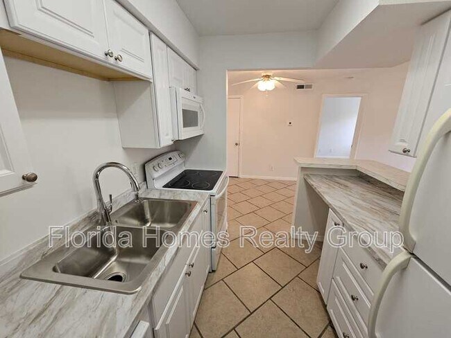 Building Photo - 2855 Winkler Ave