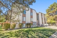 Building Photo - Easy Living Starts Here | 2 Bedroom Lakeside Condo