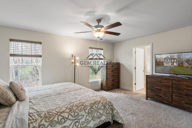 Building Photo - 102 Monroe St