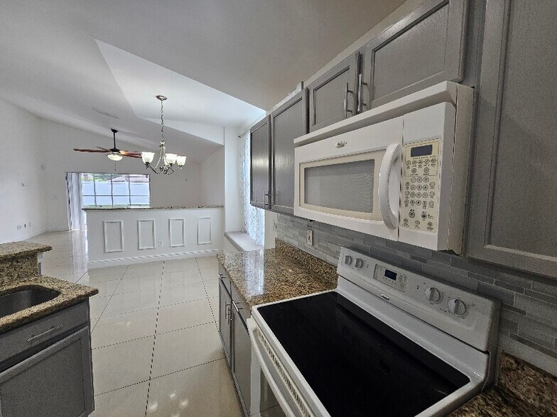 Building Photo - 12786 Maribou Cir