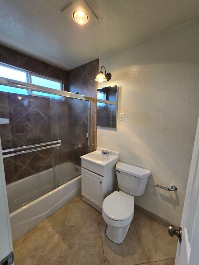 Building Photo - 2313