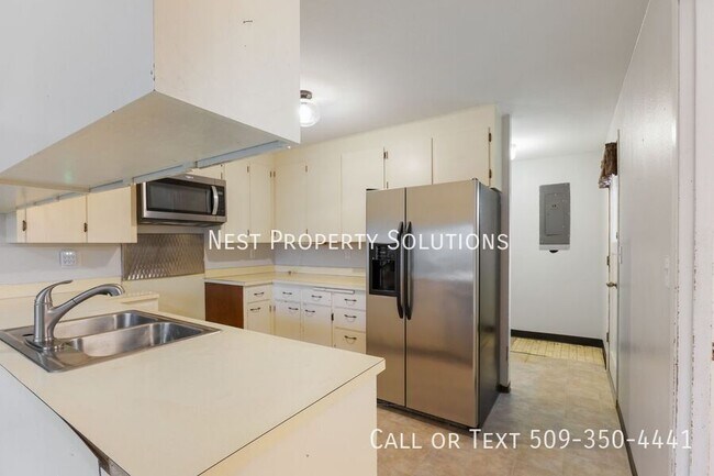 Building Photo - 603 N Crestview Dr