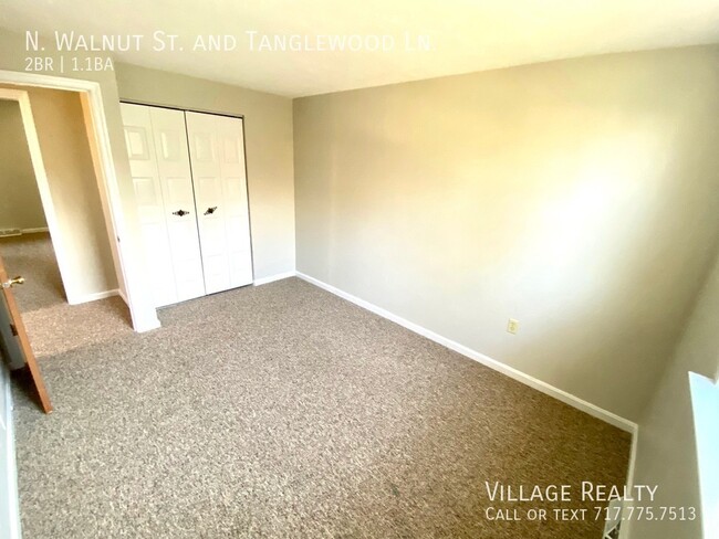 Building Photo - Spacious END-UNIT 3-BR Townhome in Dallast...