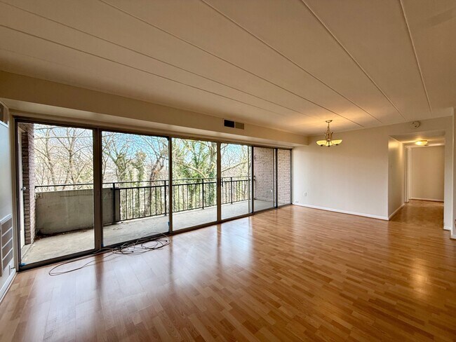 Building Photo - 2300 Riddle Ave