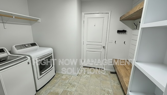 Building Photo - 25 S Shumway Ave