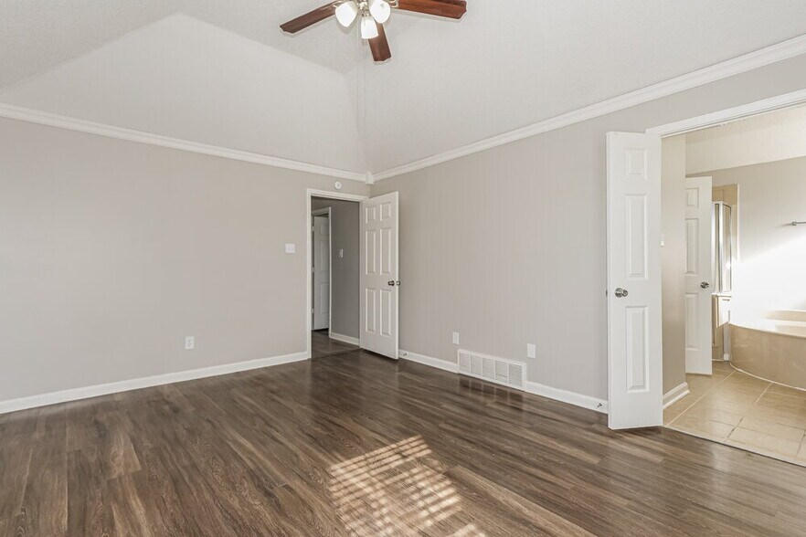 Building Photo - 20 Garden Springs Dr