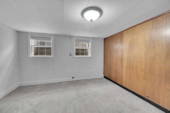 Building Photo - $2,695 - 3 Bed, 1 Bath Updated Home in Den...