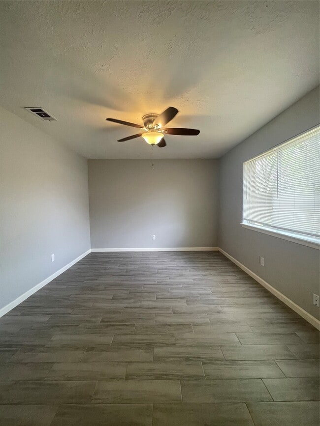Building Photo - 7622 Bubbling Spring Ln