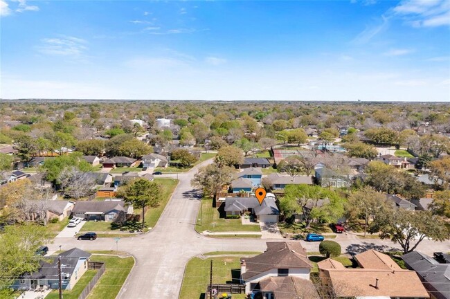 Building Photo - 1103 W Brompton Dr