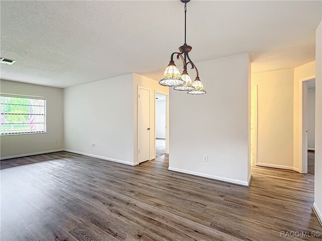 Building Photo - 1237 N Lion Cub Point