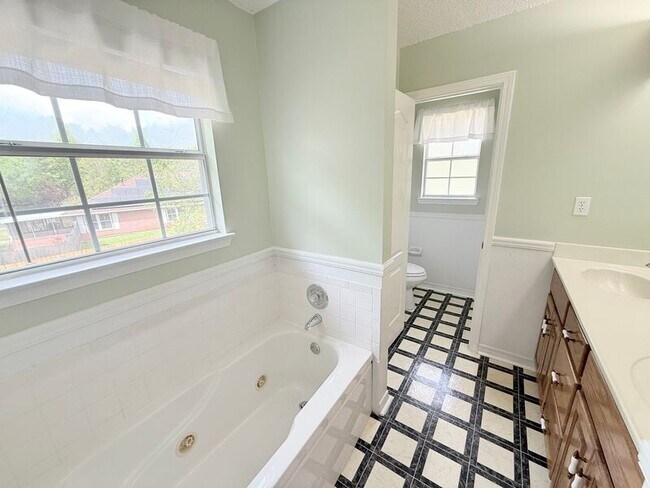 Building Photo - 3548 Stratford Ln