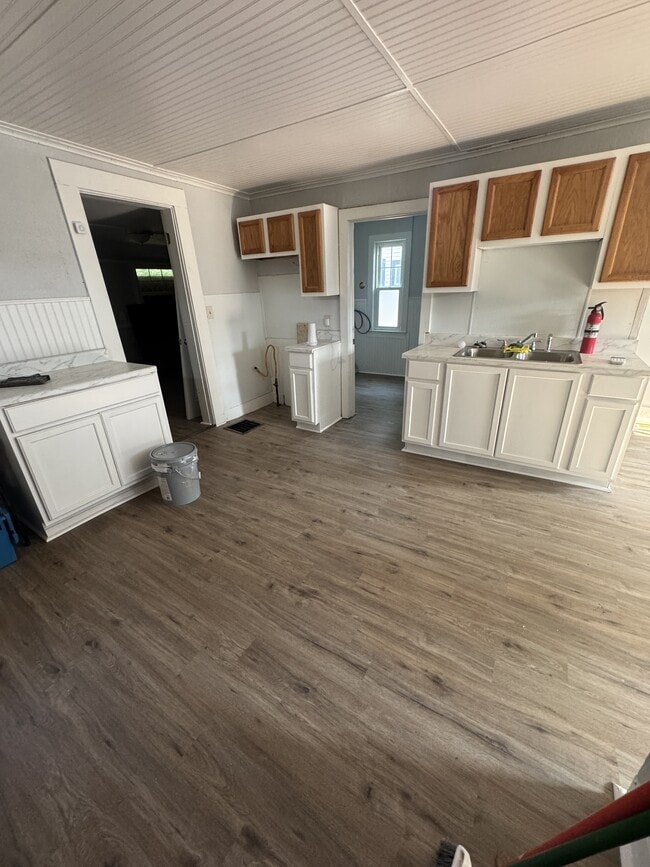 Building Photo - 9 Straub St