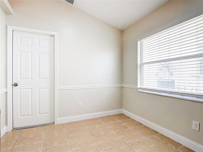 Building Photo - 1128 Pinedale Dr