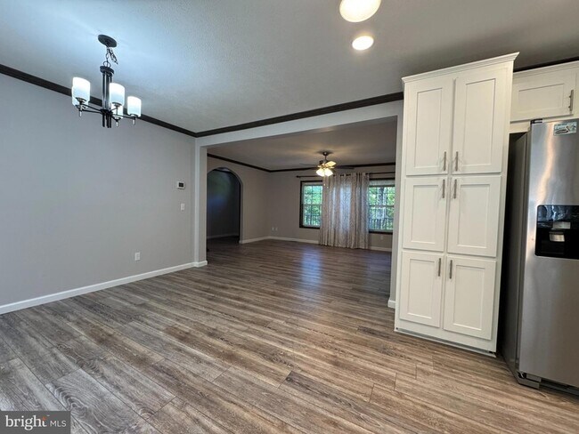 Building Photo - 57 Woodside Dr
