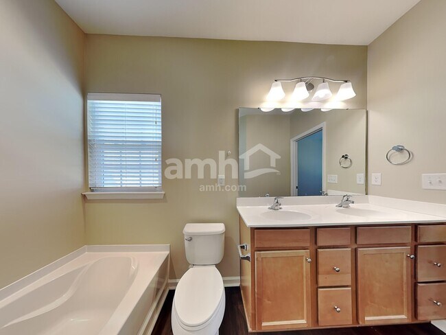 Building Photo - 3008 Fallondale Rd