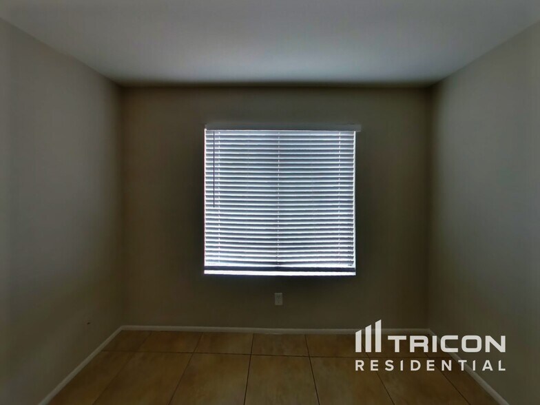 Building Photo - 8334 W Baxter Dr