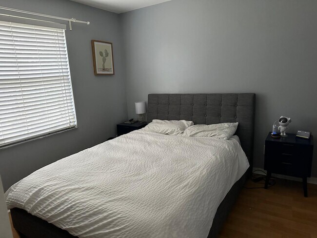 Building Photo - 349 SW 121st Ave