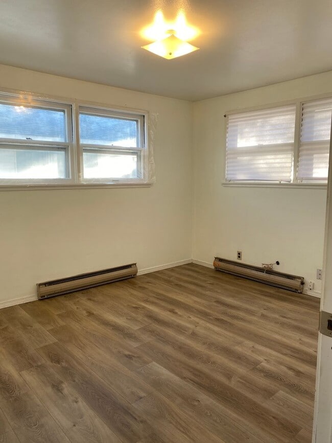 Building Photo - 2 Bedroom 1 Bath Home