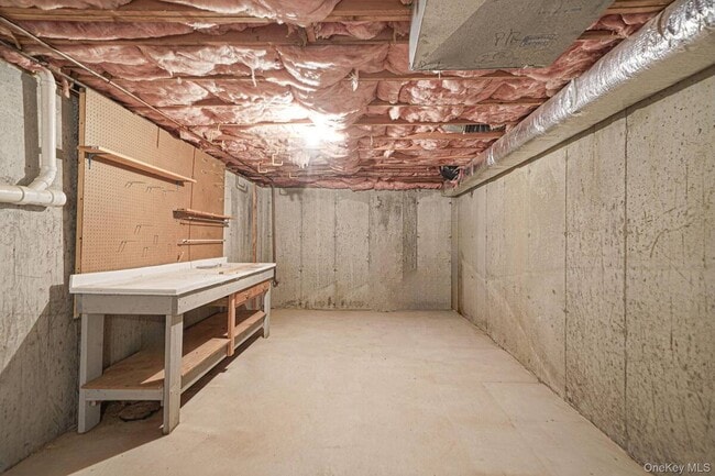 Building Photo - 18 Summerfield Cir