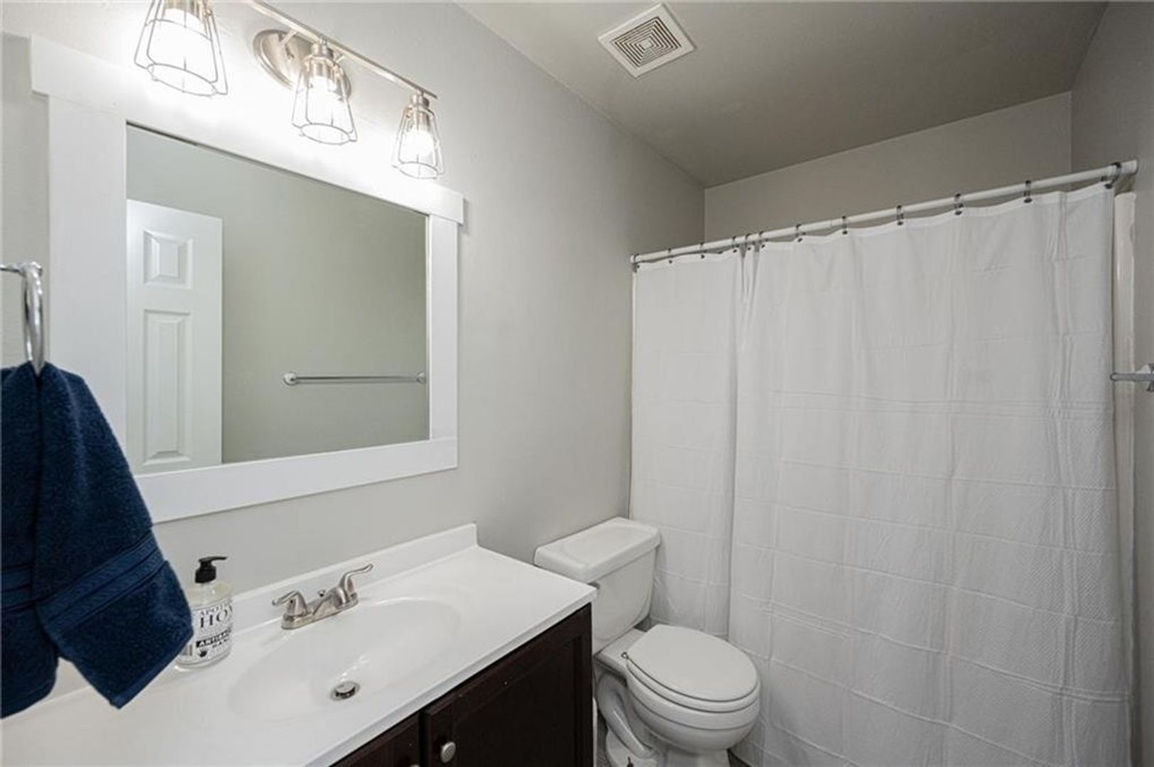 Building Photo - 2407 W Ash St