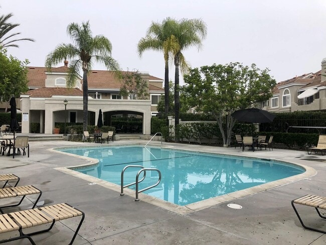 Building Photo - Bright and Spacious 2-Bedroom, 2.5-Bath Townhome in Rancho Niguel