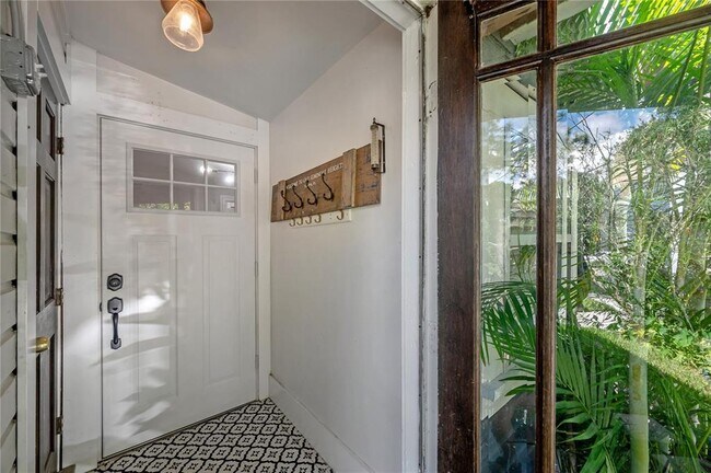 Building Photo - 236 W North St