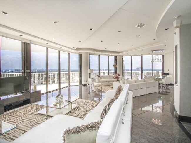 Building Photo - 2000 Island Blvd