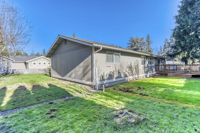 Building Photo - Amazing 3bed/1.5bath with Attached Garage in Kirkland!