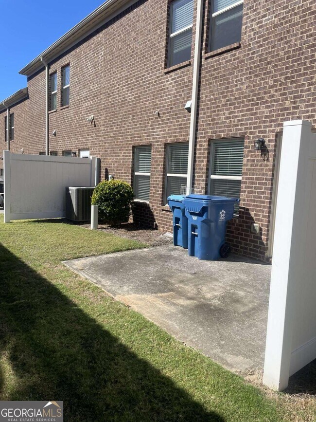 Building Photo - 1418 Haynescrest Ct