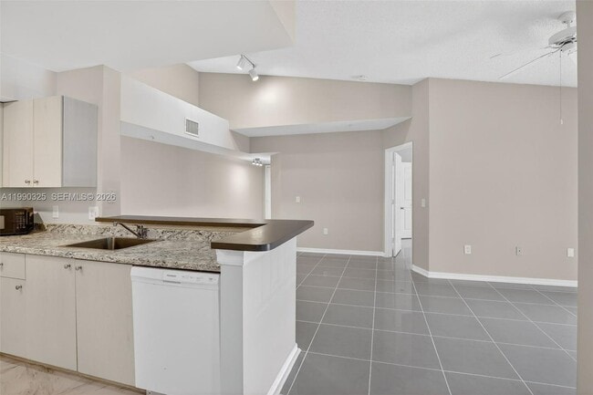 Building Photo - 2496 Centergate Dr