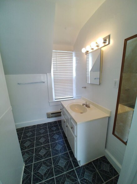 Building Photo - 308 N 11th St