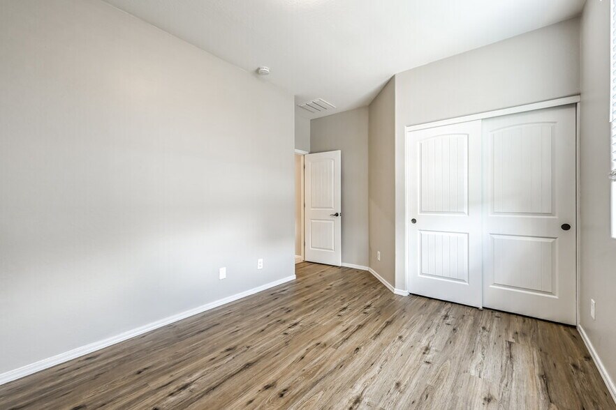 Building Photo - 12051 W Tether Trl