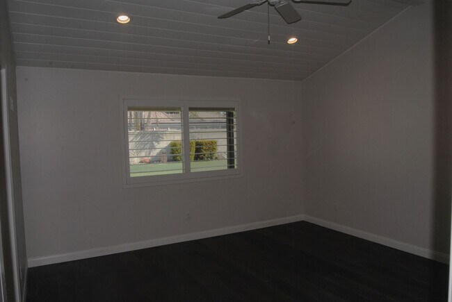 Building Photo - 7112 Darrin Ave