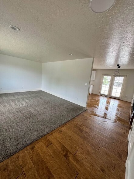 Building Photo - 1218 Fort Dr