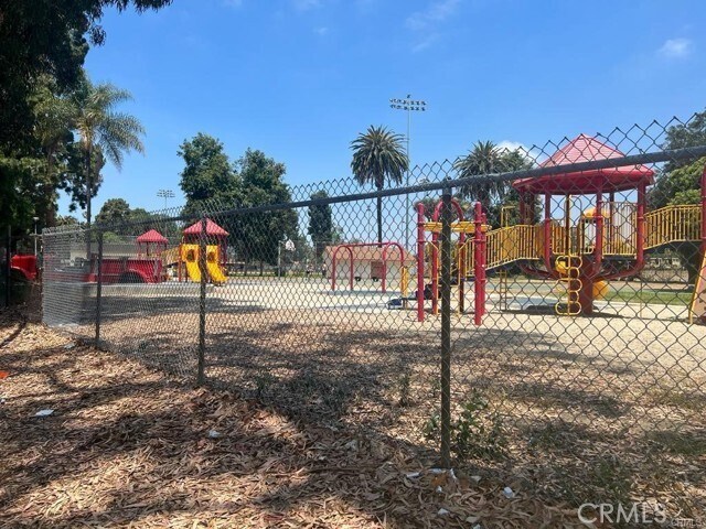 Across the park - 2043 Lincoln Ave