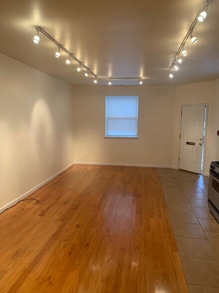 Building Photo - 1538 S 9th St