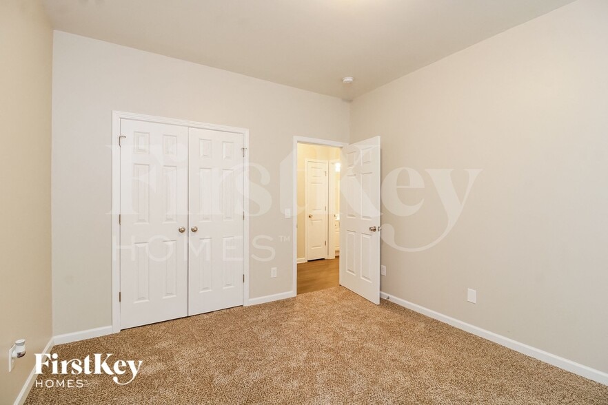 Building Photo - 708 Hawthorn Ridge Dr