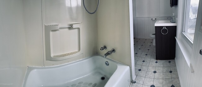 Bathroom - 405 N Schanck Ave