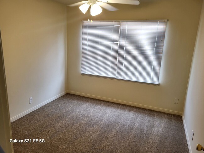 Building Photo - NEW PRICE REDUCTION: House 2bd 1ba- yard, ...