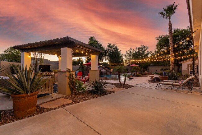 Building Photo - 2143 E Tonto Pl