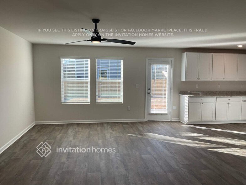 Building Photo - 217 White Flds Ave