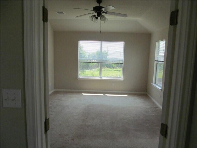 Building Photo - 221 Gainer Dr