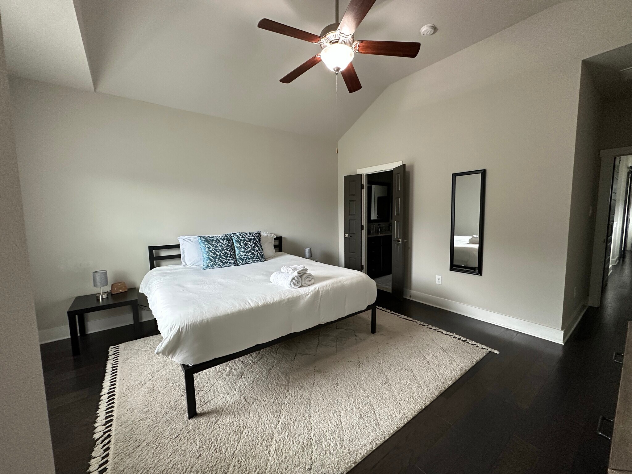 Building Photo - 509 Elmhurst Ave