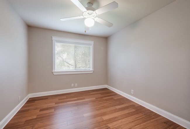 Building Photo - ***APPLICATION CURRENTLY UNDER REVIEW***Modern Elegance: 3-Bedroom Townhome with Wood Flooring, S...