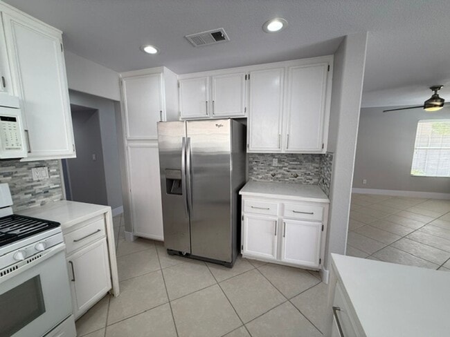 Building Photo - STUNNING & GORGEOUS 4 BED/2.5 BATH POOL HOME IN ELDORADO! *** ONLY $2,599 ***