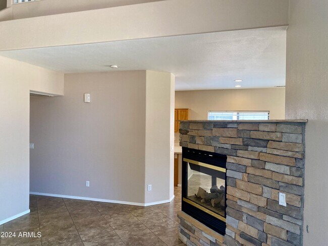 Building Photo - 4008 E Ironhorse Rd