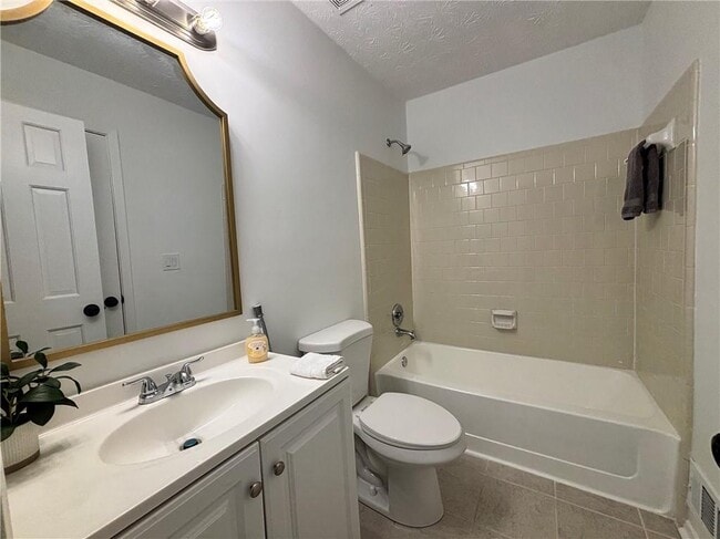 Building Photo - 605 Wedgewood Way