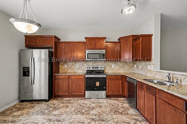 Building Photo - 4613 Tradd Cir