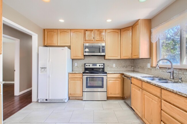 Building Photo - 3084 W Chenango Ave