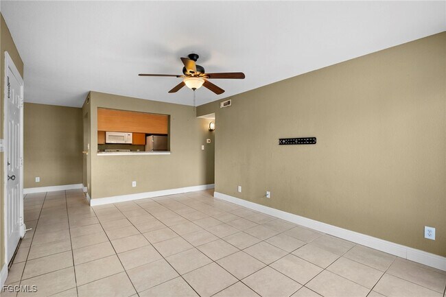 Building Photo - 2905 Winkler Ave